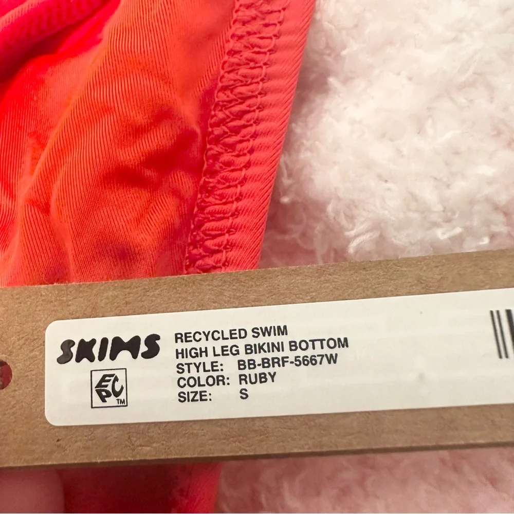 skims - bikini bundle (ruby) - Picture 5 of 5